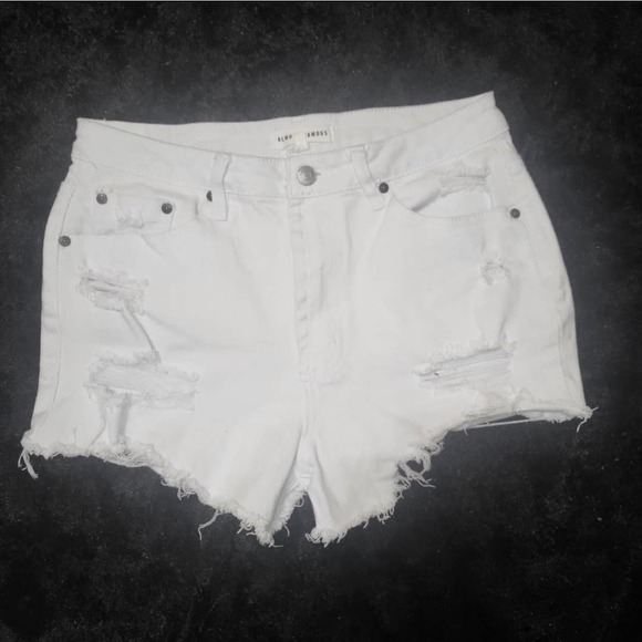 Almost Famous Size 9 Black or White Distressed Denim Shorts Euc - Picture 3 of 6